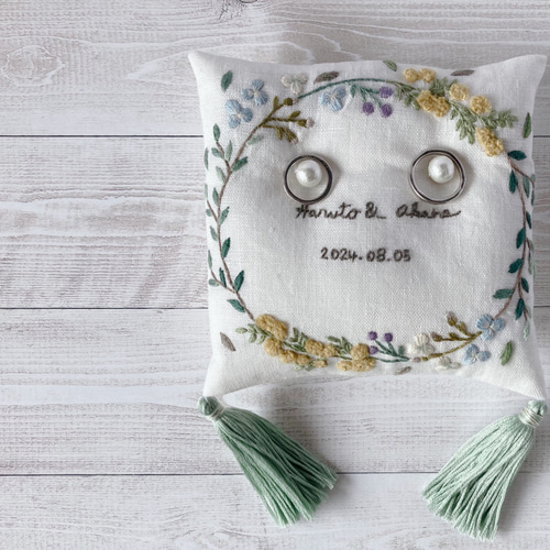 名前記念日刺繍】刺繍のリングピロー ミモザ＊acacia wreath＊名入れ
