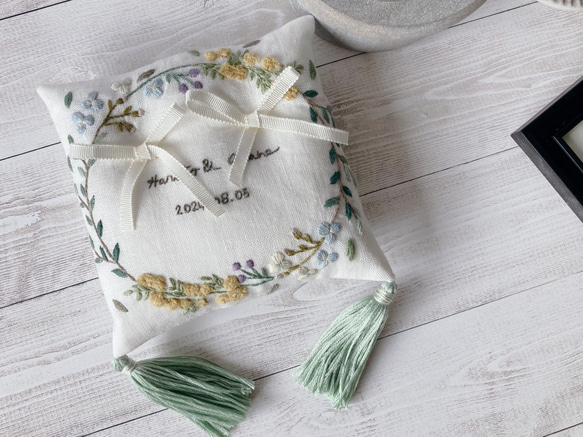 名前記念日刺繍】刺繍のリングピロー ミモザ＊acacia wreath＊名入れ  