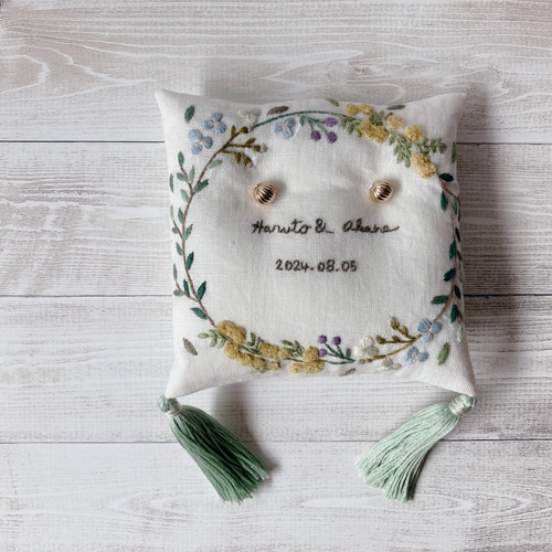 手刺繍入あずき/小豆のお腹ピロー【つばめさんとミモザリース