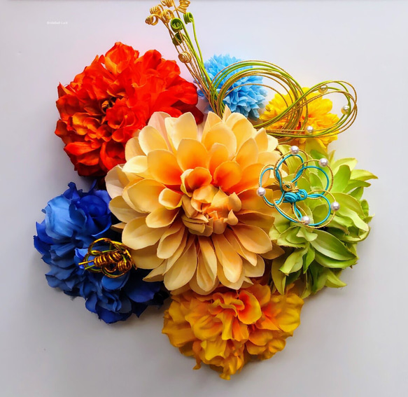 造花髪飾り　鮮やかな配色のダリア・マム・ライン・結び 1枚目の画像