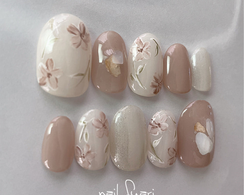 【サイズオーダー】ぷっくりフラワーネイル　ネイルチップ　ニュアンスネイル　モカ ジェルネイルチップ ベージュのぷっくりフラワーネイル ニュアンス