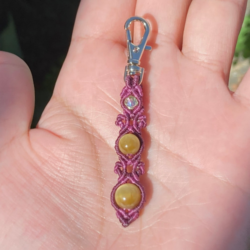 天然石のマクラメ編みキーホルダー【長い花瓶】パープル系・タイガー