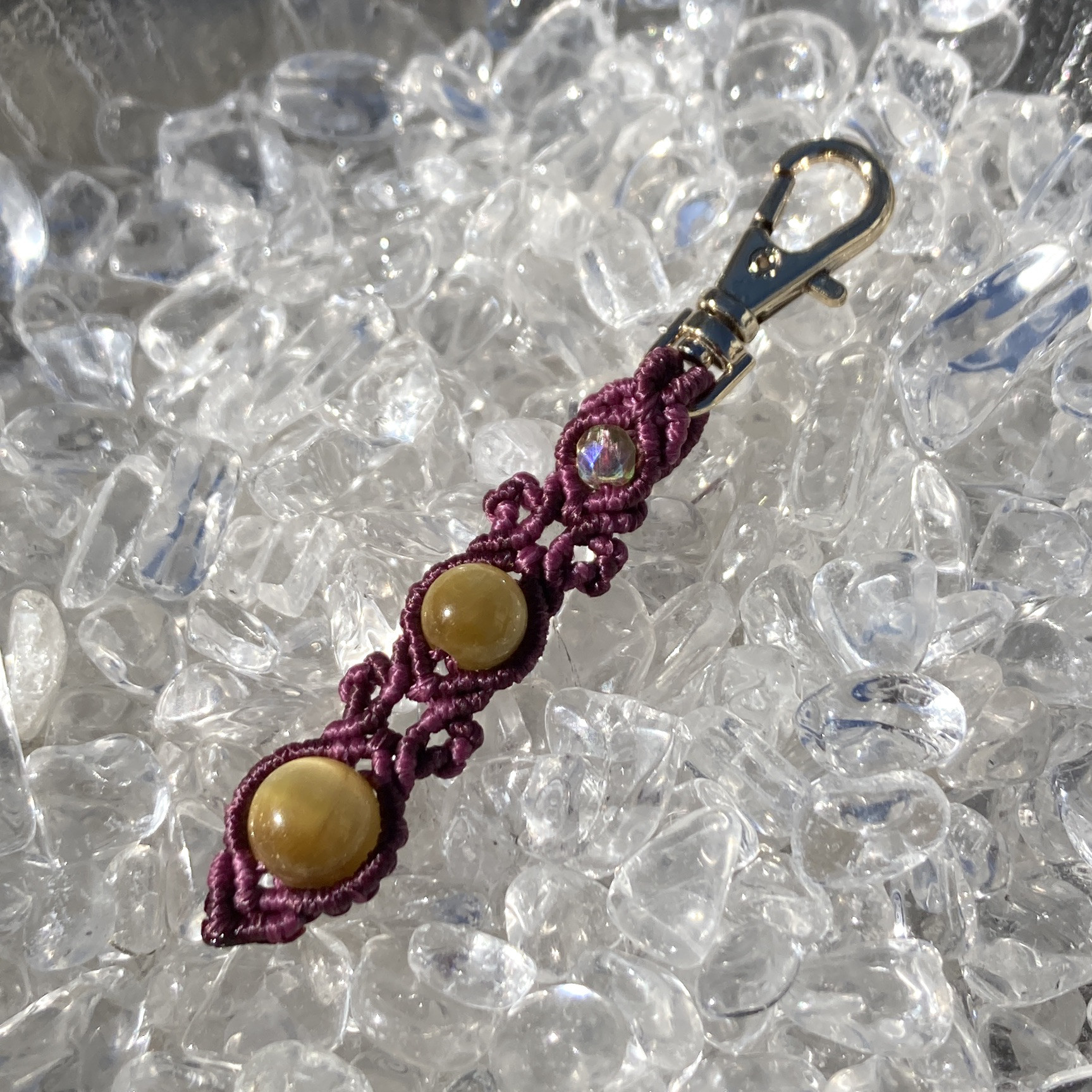 紫のマクラメキーリング 紫のマクラメキーリング 天然石のマクラメ編みキーホルダー【長い花瓶