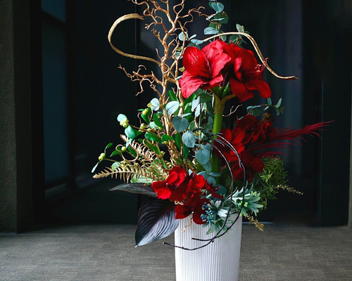 アンティークレッド×ゴールド花器の豪華アレンジメント／秋・クリスマス・お正月 お正月】ー胡蝶蘭ー 豪華なアートフラワーアレンジメント