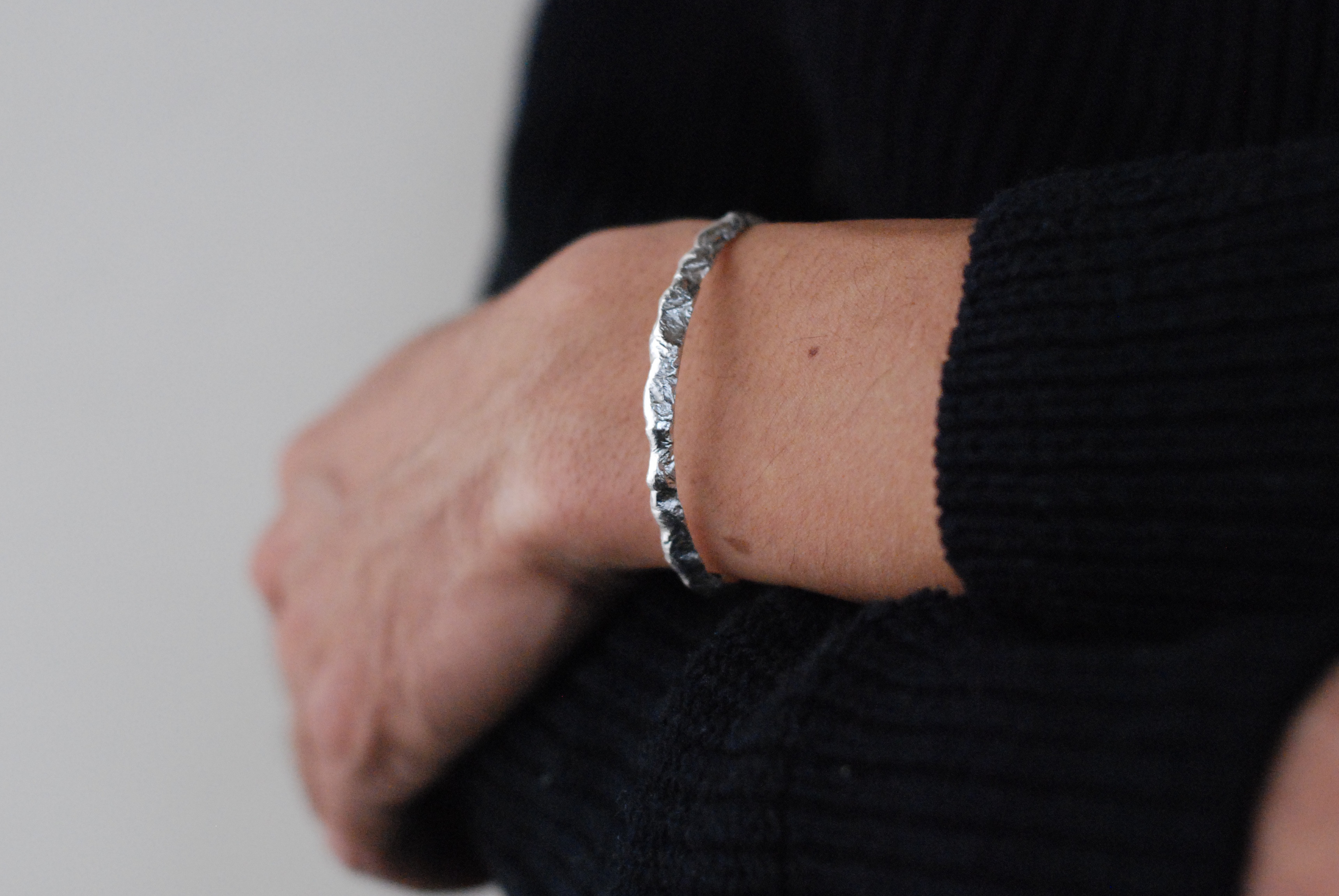 SV925「月の山脈バングル」