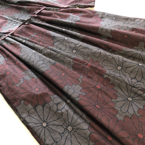 アンティーク大島紬のピンタックワンピース　コートワンピース　菊　着物リメイク 8枚目の画像