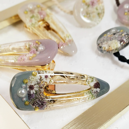 レジンヘアクリップ グレーカラーのお花のヘアアクセサリー ヘア