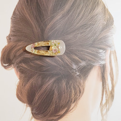 レジンヘアクリップ　クリームカラーとお花のヘアアクセサリー 8枚目の画像