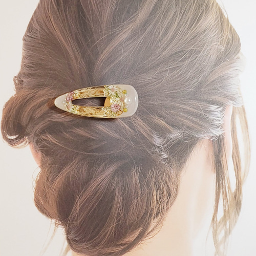 レジンヘアクリップ クリームカラーとお花のヘアアクセサリー ヘア