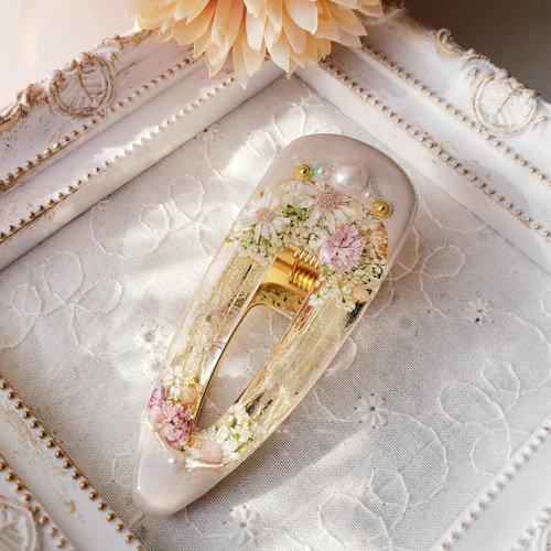 レジンヘアクリップ クリームカラーとお花のヘアアクセサリー ヘア