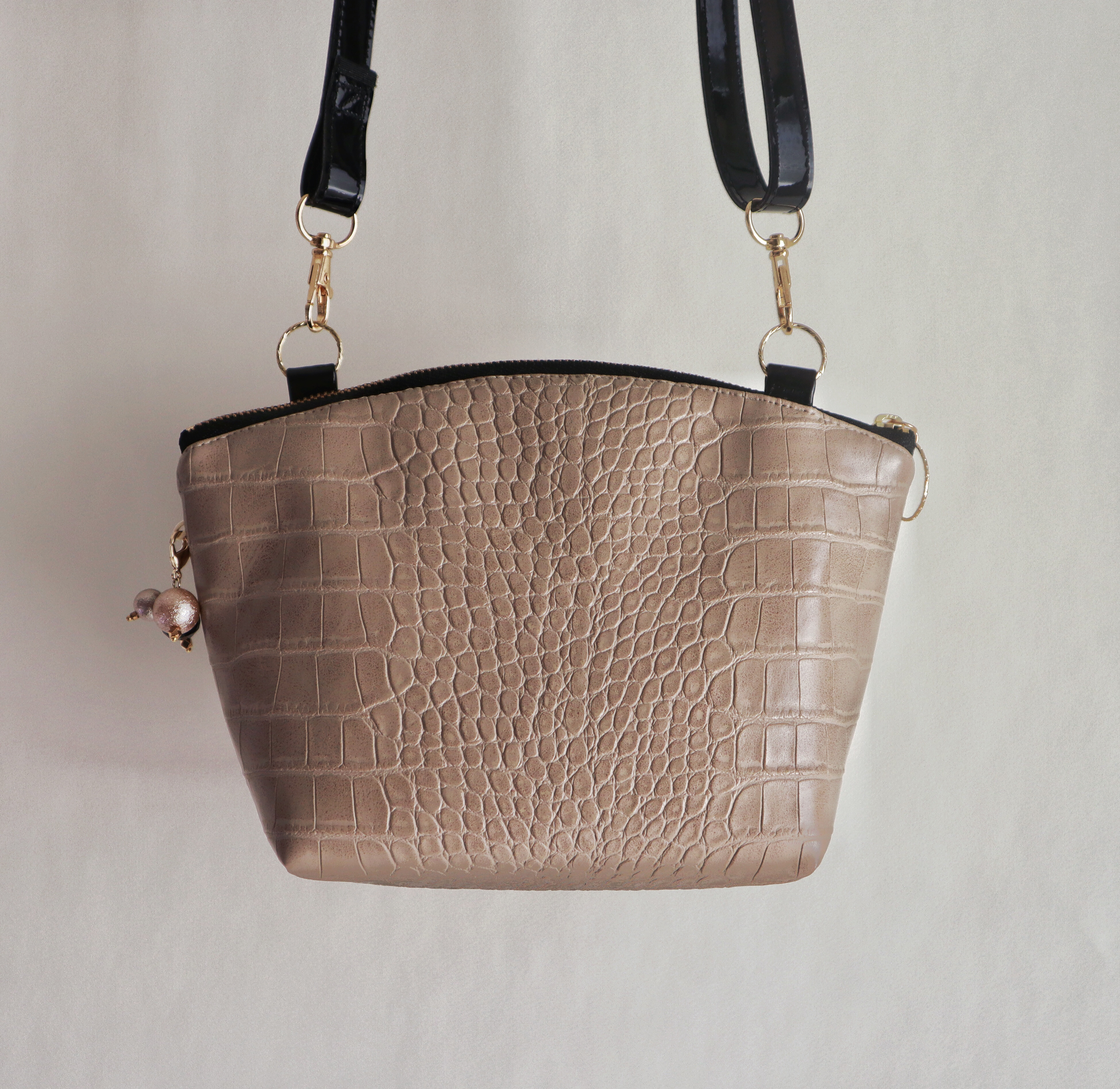 クロコダイルショルダーポーチ　ベージュ　✴︎全国一律送料無料✴︎