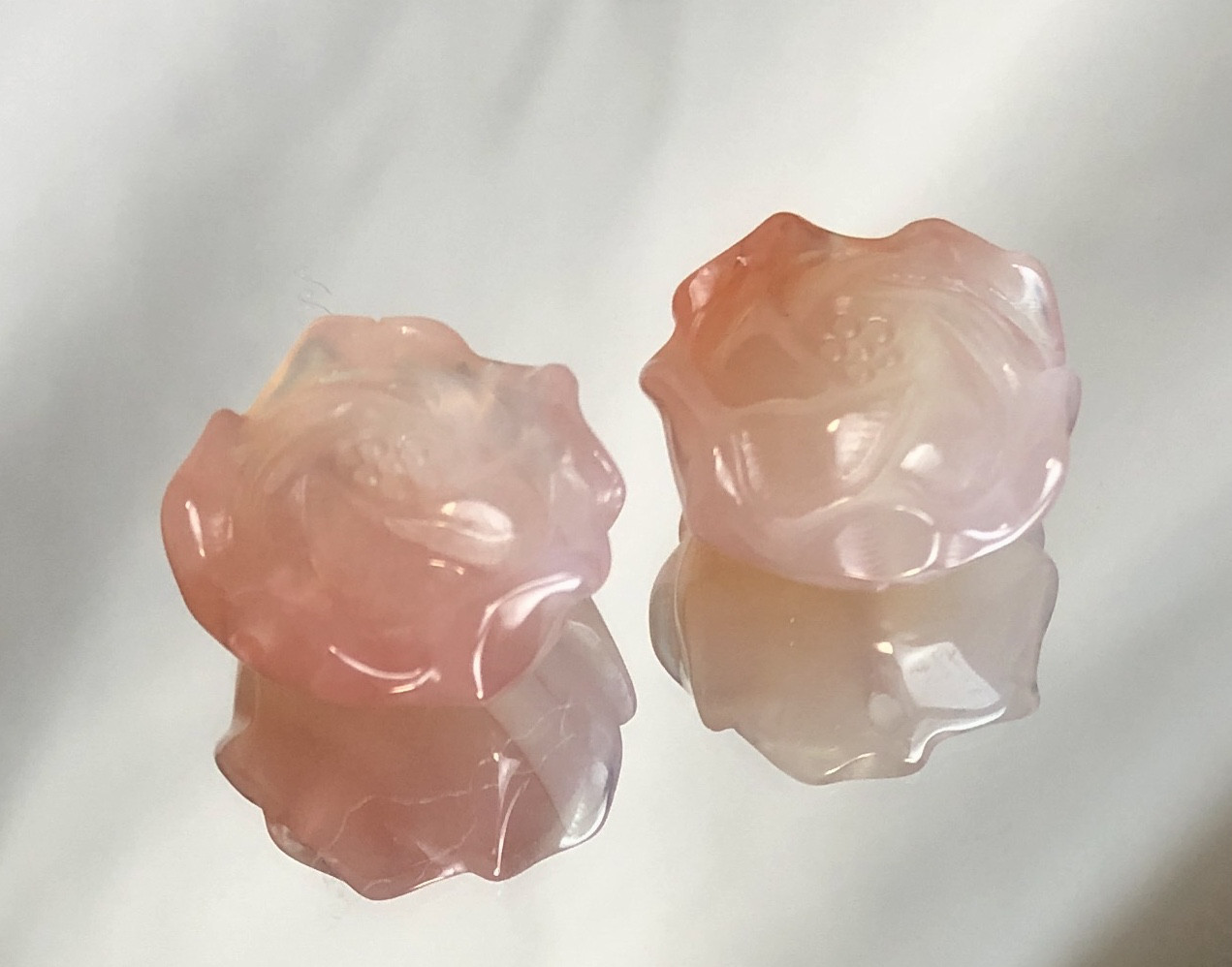 花 A ローズクォーツ　薔薇 芍薬 牡丹　彫り物　天然石　パワーストーン　置物 ローズクォーツ 薔薇 彫刻 置物 バラ ばら ローズ 天然石