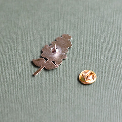 白い小花の ピンバッジ  ブローチ　アクセサリー　草花　タックピン　ラペルピン 6枚目の画像