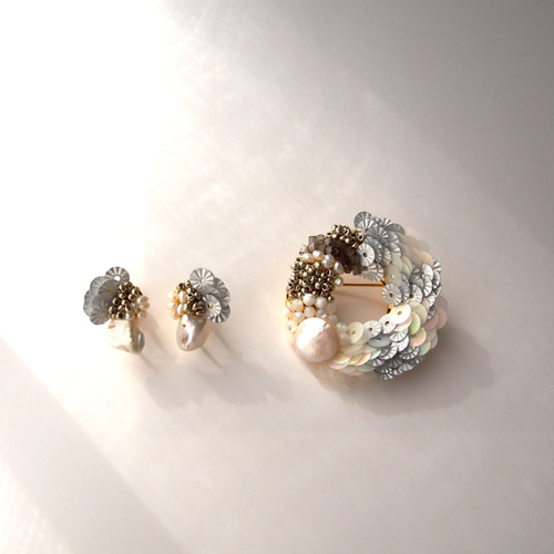 淡水パールとスパンコールのピアス/イヤリング ピアス（スタッド・一粒