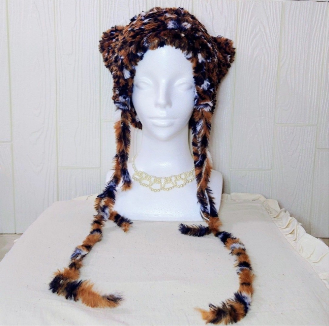 キャットヤーンで編んだふわふわ猫耳ニット帽〈ベンガル〉