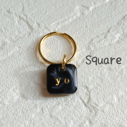 名前入り】ブラックレジンのキーホルダー☆キーリング☆男性への