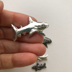 サメ・クジラ・チョウチョウウオ【サイズ大】選択でヘアゴム・クリップ・ブローチ/サビに強い錫製 10枚目の画像