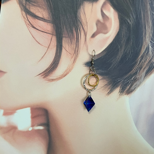 ダイヤ型レジンピアス イヤリング ブルー ピアス（フック・チェーン  