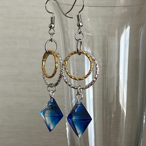 ダイヤ型レジンピアス イヤリング ブルー ピアス（フック・チェーン 