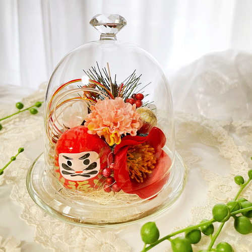 赤椿と縁起だるまのお正月飾り＊毎年飾れるガラスドーム入り しめ縄