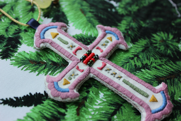 【手刺繍】十字架のオーナメント 1枚目の画像