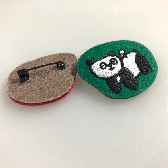 フェルトブローチ（ミズノマサミ） r-03　Panda toy　日本製 2枚目の画像