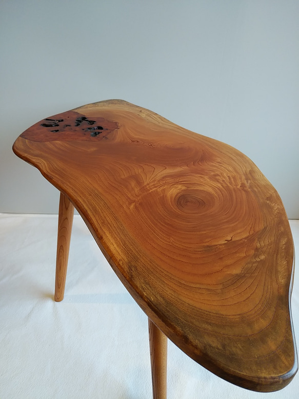 楕円形のテーブル　サイドテーブル・おしゃれスツール・無垢材 4枚目の画像