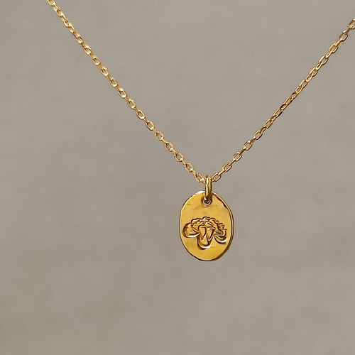 可愛いスタンプチャームはデイリーユースなカジュアルデザイン。K18金