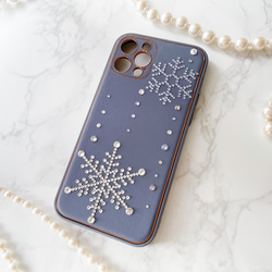 Phone 15pro,14,13,12他 くすみブルー 雪の結晶スワロフスキー デコレーション　ゴールドライン　スノー 2枚目の画像