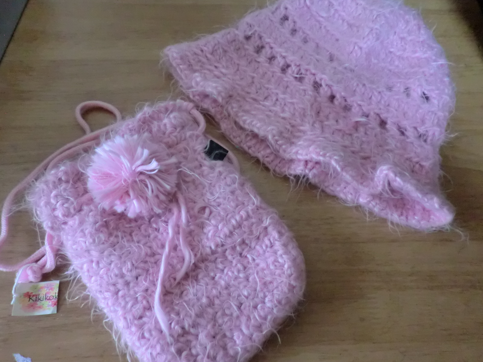 手編みの帽子とポシェットのセット　ピンク