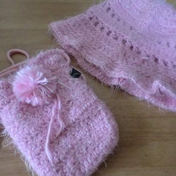 手編みの帽子とポシェットのセット　ピンク 1枚目の画像