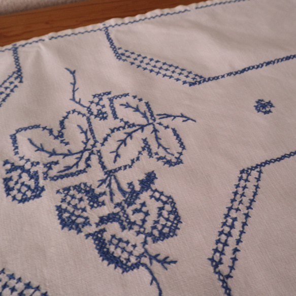 ドイツの手仕事/青糸手刺繍 素敵なボタニカルとドイツ語 タペストリー(ヴィンテージ シャビーシック） 11枚目の画像
