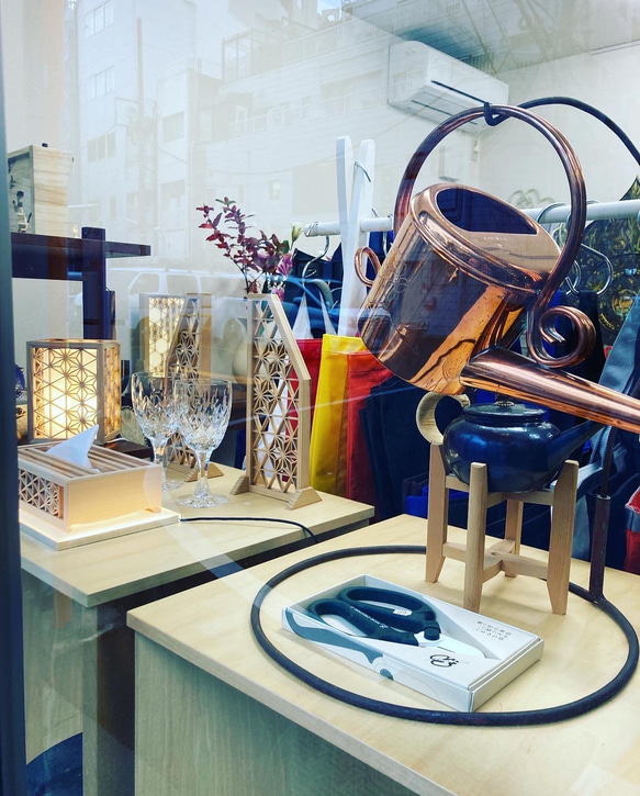 ジョウロ　一花　雪椿　(1.8L) 変色防止コーティング 雑貨・ステーショナリー その他雑貨 その他金属 L2184155553(16879円)