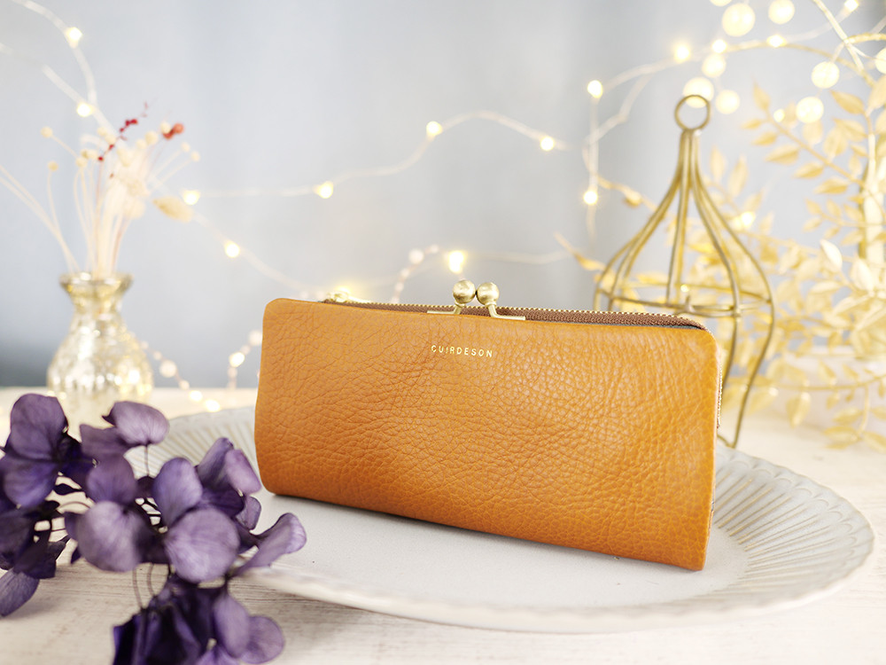 ｷｭｲｰﾙﾃﾞｿﾝ　ふっくら優しい大容量な長財布 上質レザーの魅力的なデザインと質感 《ブラウン》CU220BE