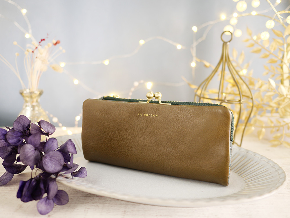 ｷｭｲｰﾙﾃﾞｿﾝ　ふっくら優しい大容量な長財布 上質レザーの魅力的なデザインと質感 《モスグリーン》CU220KH