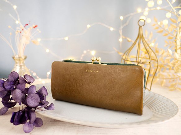 【訳ありSALE】ふっくら優しい大容量な長財布 上質レザーの魅力的なデザインと質感 《モスグリーン》CU220KH 1枚目の画像