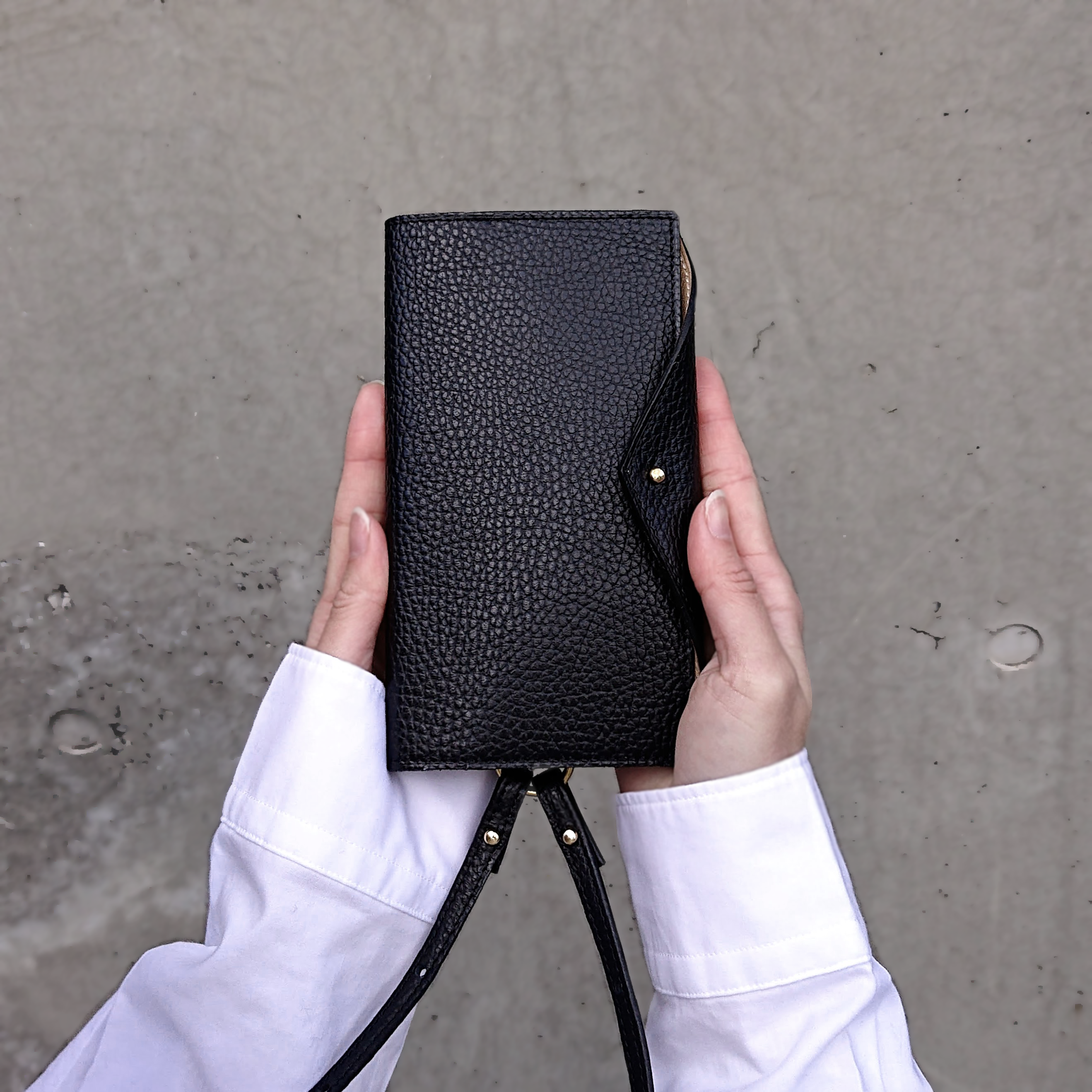 tayori |多機種対応 お札が入る イタリア製牛革 ショルダー付き手帳型スマホカバー[S・M・L][黒]