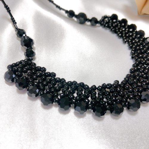 ネックレス 黒 ビーズステッチ ネッティングステッチ ビーズジュエリー