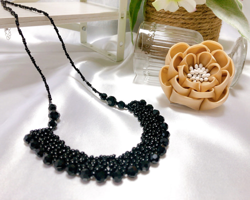 ネックレス 黒 ビーズステッチ ネッティングステッチ ビーズジュエリー