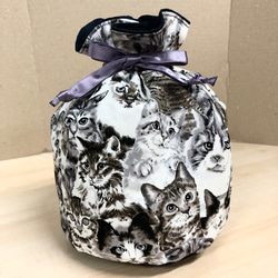 【メモリアルグッズ】猫ちゃん大集合柄　骨壺カバー・骨壺袋 1枚目の画像