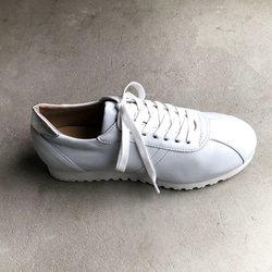 特色【完全客製】經典設計，高品質真皮！ EMA 運動鞋/白色 x 銀色 第6張的照片