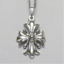 伝統的なモチーフ マルタ十字架 cc26 ロングセラーです ネックレス