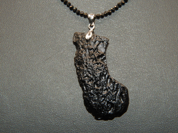 隕石系インパクトガラス！テクタイトのペンダント！メイドインジャパン　天然石 １ 6枚目の画像
