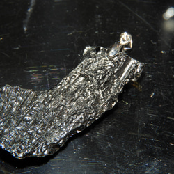 隕石系インパクトガラス！テクタイトのペンダント！メイドインジャパン　天然石 １ 1枚目の画像