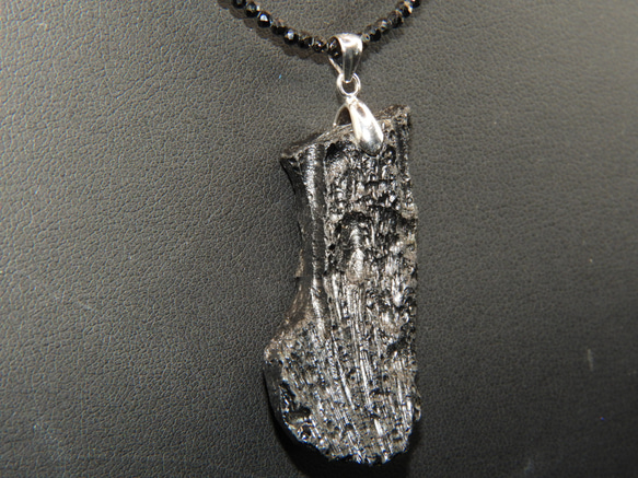 隕石系インパクトガラス！テクタイトのペンダント！メイドインジャパン　天然石 １ 5枚目の画像