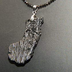 隕石系インパクトガラス！テクタイトのペンダント！メイドインジャパン　天然石 １ 4枚目の画像