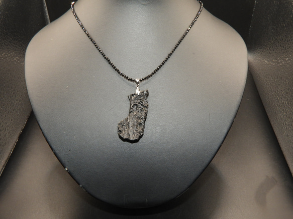 隕石系インパクトガラス！テクタイトのペンダント！メイドインジャパン　天然石 １ 2枚目の画像