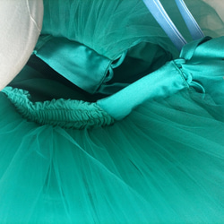 上品！  カラードレス   ビスチェボレロ  +柔らかく重ねたチュールス華やかなトレーン 結婚式/披露宴/ 14枚目の画像