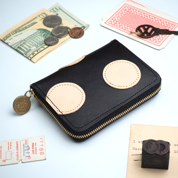 ラウンドファスナー コンパクト 財布（水玉 パッチワーク / ブラック） 牛革 2枚目の画像