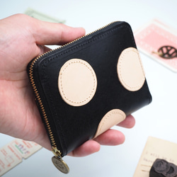 ラウンドファスナー コンパクト 財布（水玉 パッチワーク / ブラック） 牛革 5枚目の画像